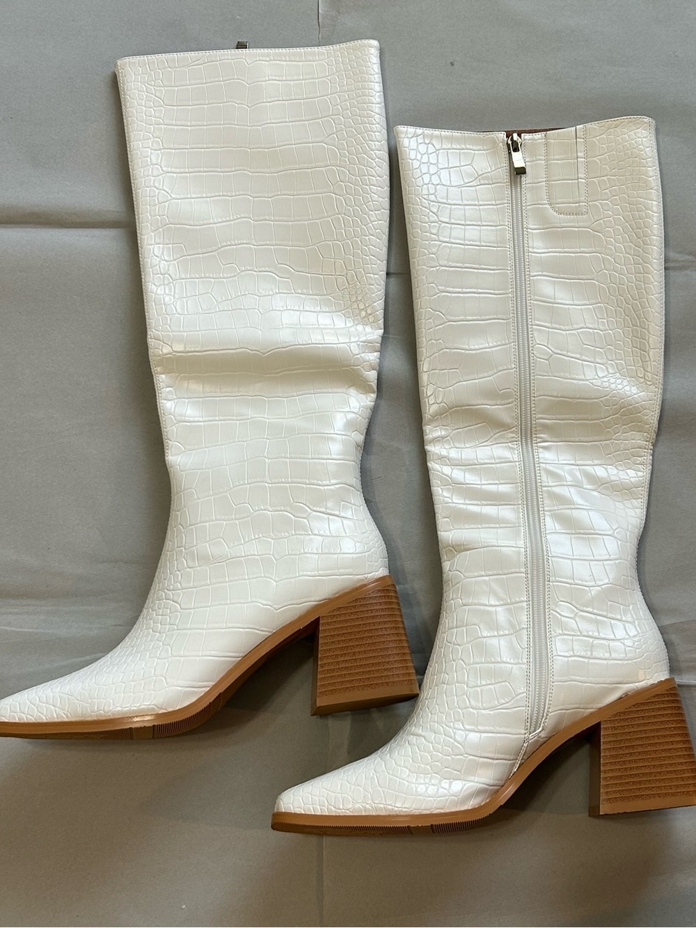 NWT MUCCCUTE White Croc Embossed Square Toe Knee High Boots Sz 8